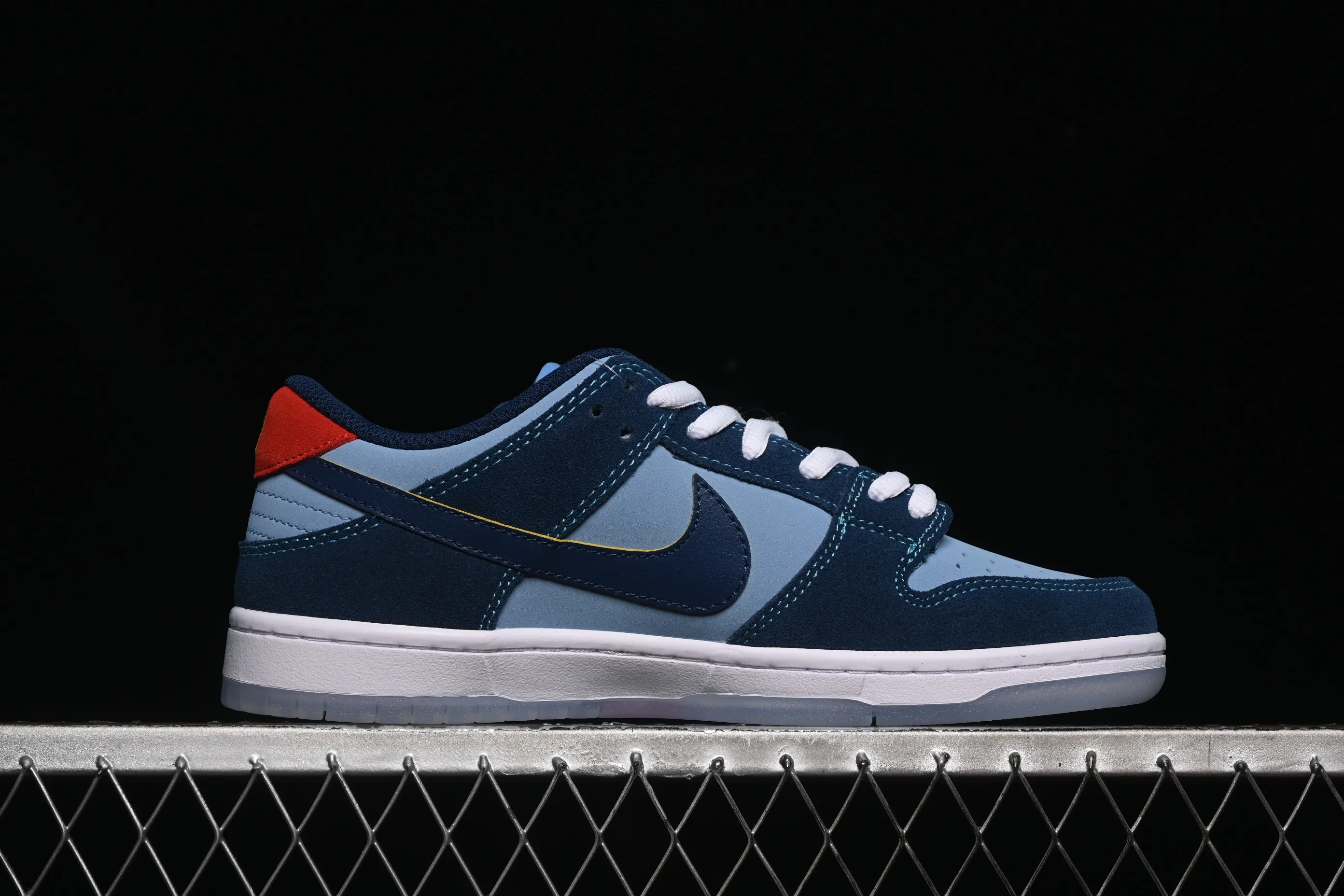 All Categories Nk SB Dunk Series Nk SB Dunk Low Low-top sneakers Nike SB Dunk Low Scratch Blue Chicken SB low-top sports and leisure sneakers DX5549-400